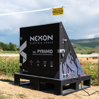 Gard electric portabil complet NEXON PYRAMID 10J cu GPS, panou solar și baterie